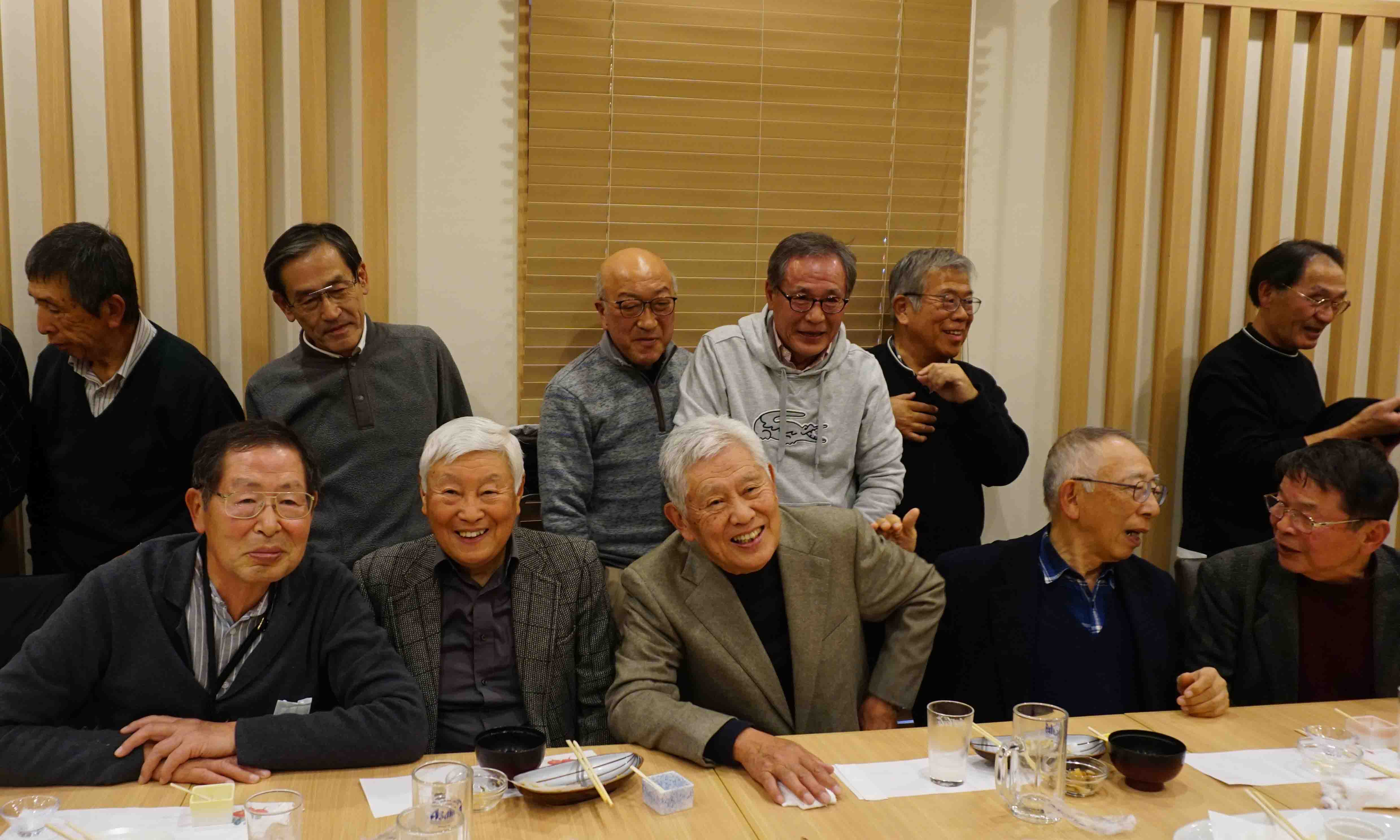 納会