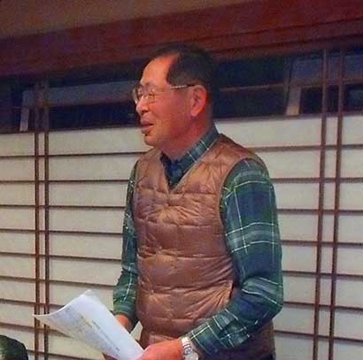 挨拶する中山理事長